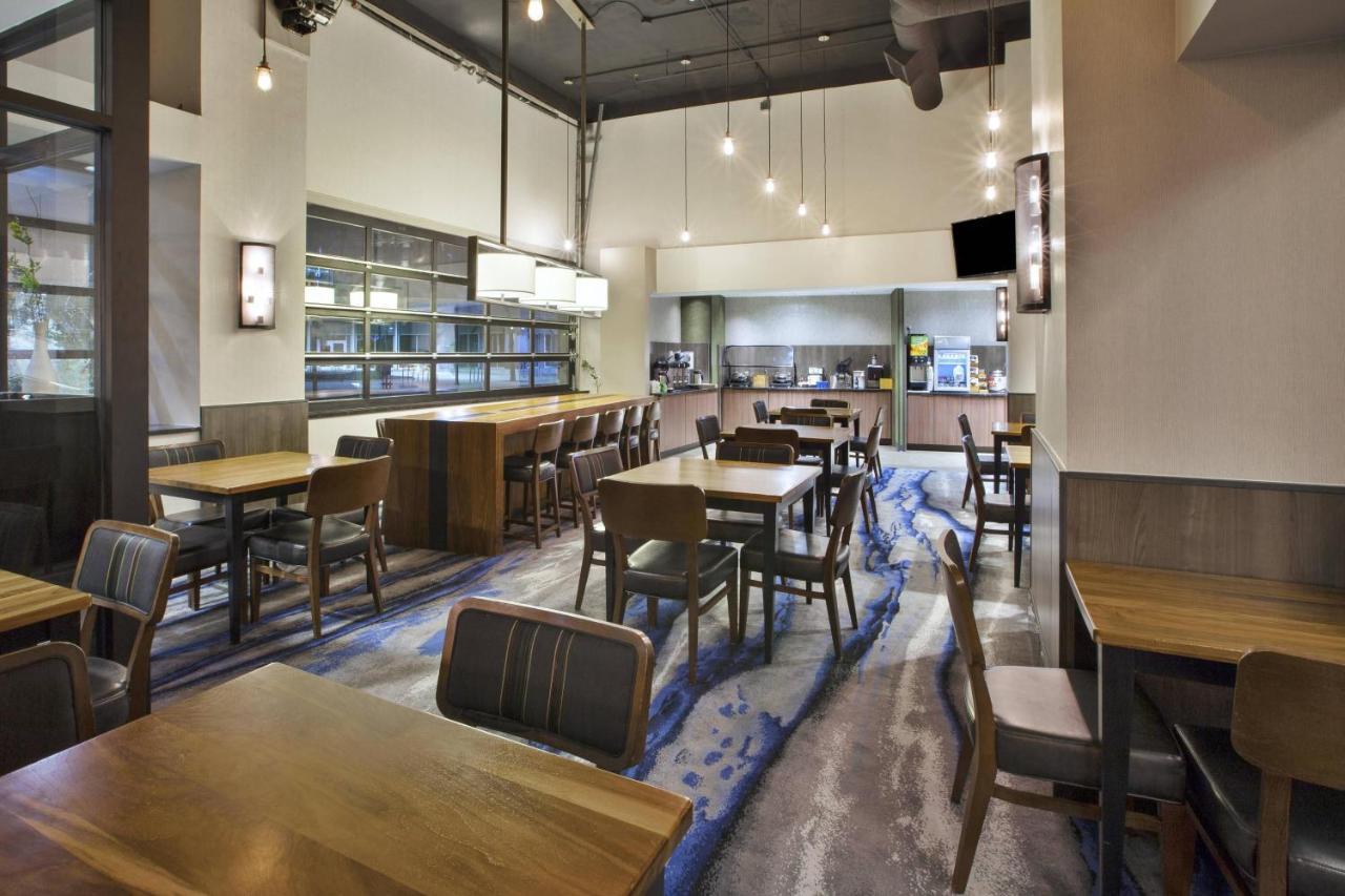 Fairfield Inn & Suites By Marriott Milwaukee Downtown Exteriör bild