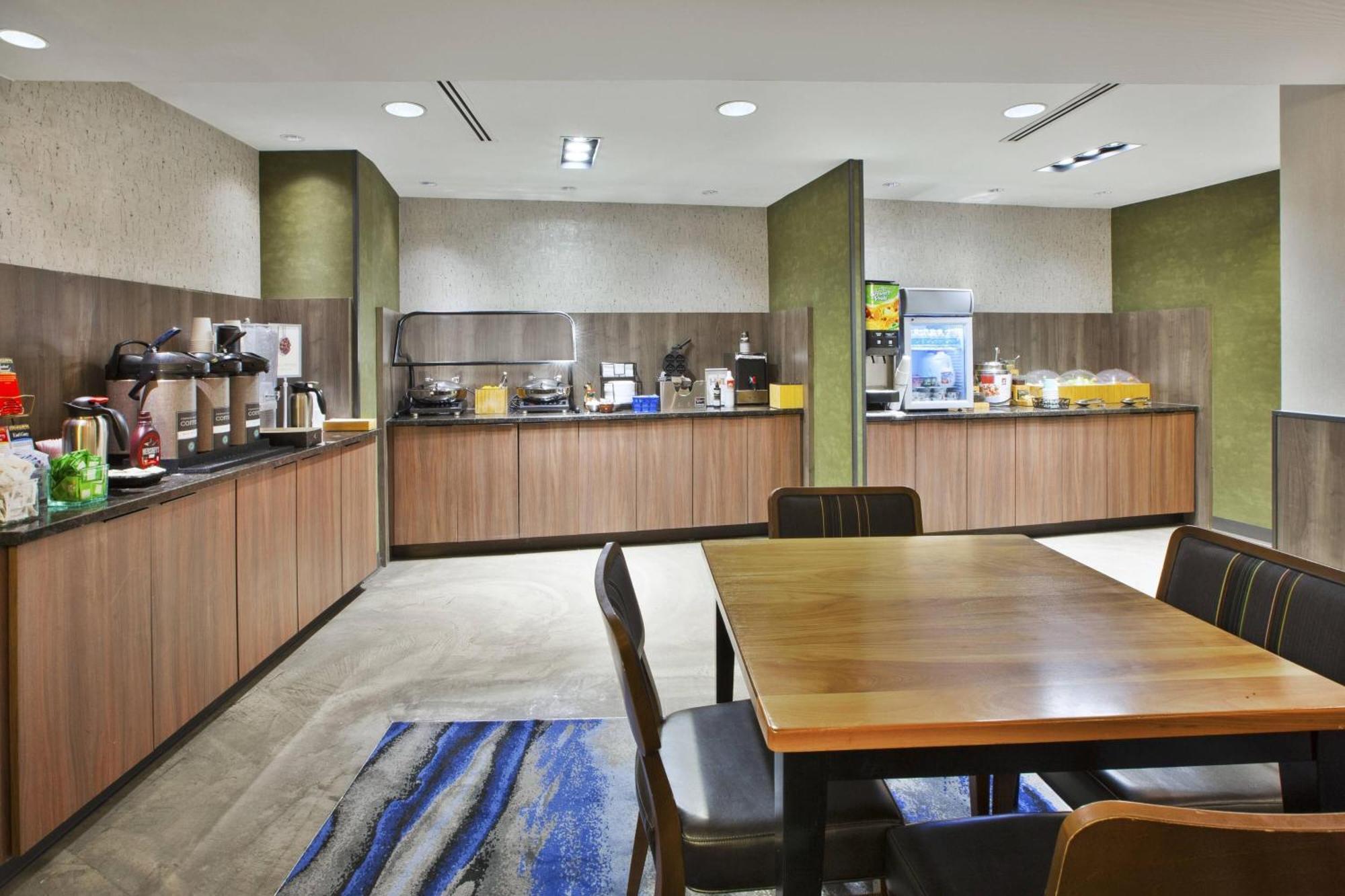 Fairfield Inn & Suites By Marriott Milwaukee Downtown Exteriör bild