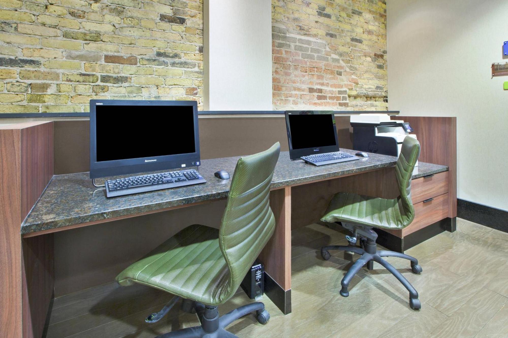 Fairfield Inn & Suites By Marriott Milwaukee Downtown Exteriör bild