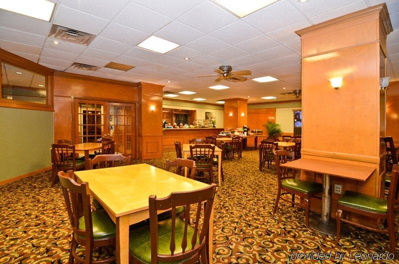 Fairfield Inn & Suites By Marriott Milwaukee Downtown Restaurang bild